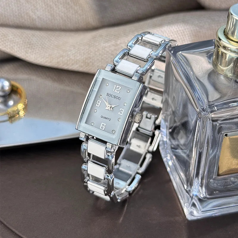 Reloj cuadrado plateado para mujer